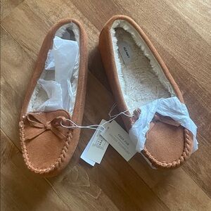 Old Navy Faux Fur Moccasin Slippers Woman Size 7